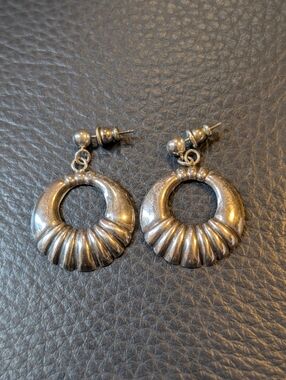 Vintage Sterling Silver Ribbed Scalloped Shrimp Hoop Dangle Earrings